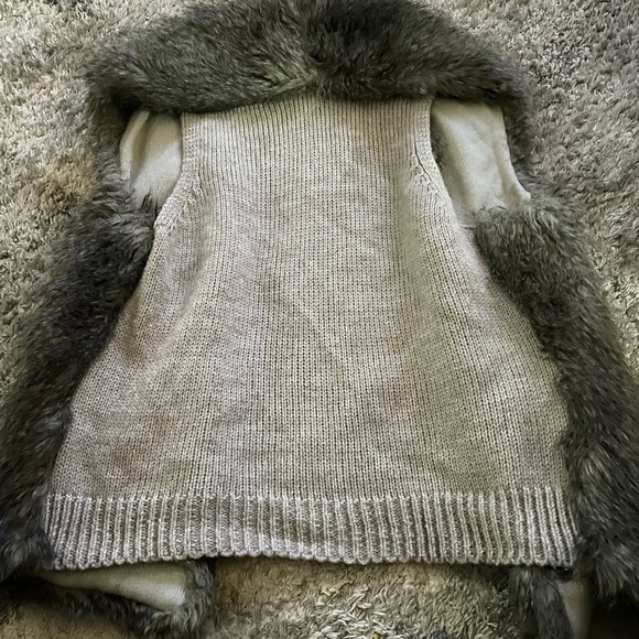🔥🔥🔥MNG by MANGO FAUX FUR VEST🔥🔥🔥 - Picture 3 of 3